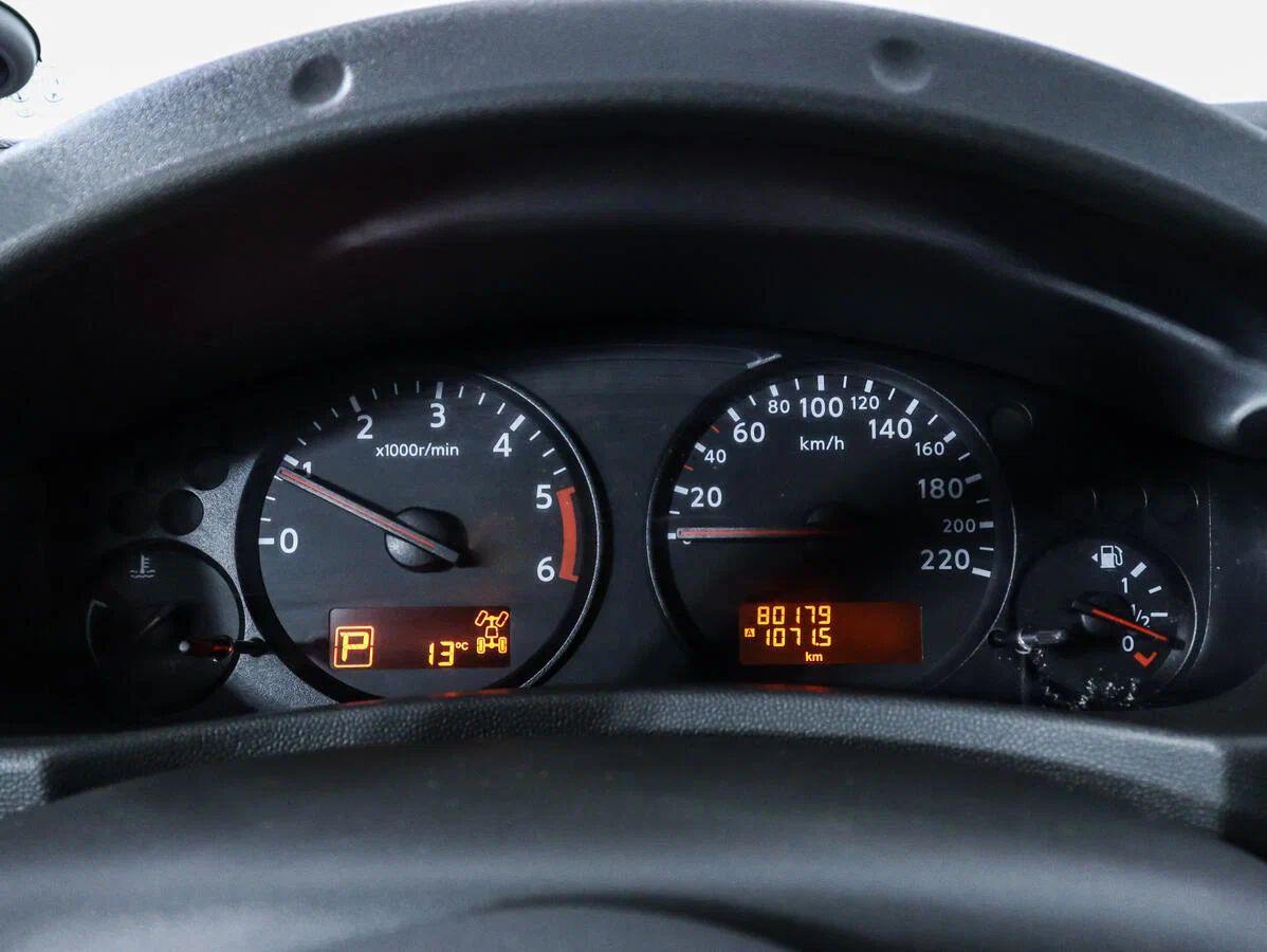 Nissan Navara (Frontier) 2012, коричневый