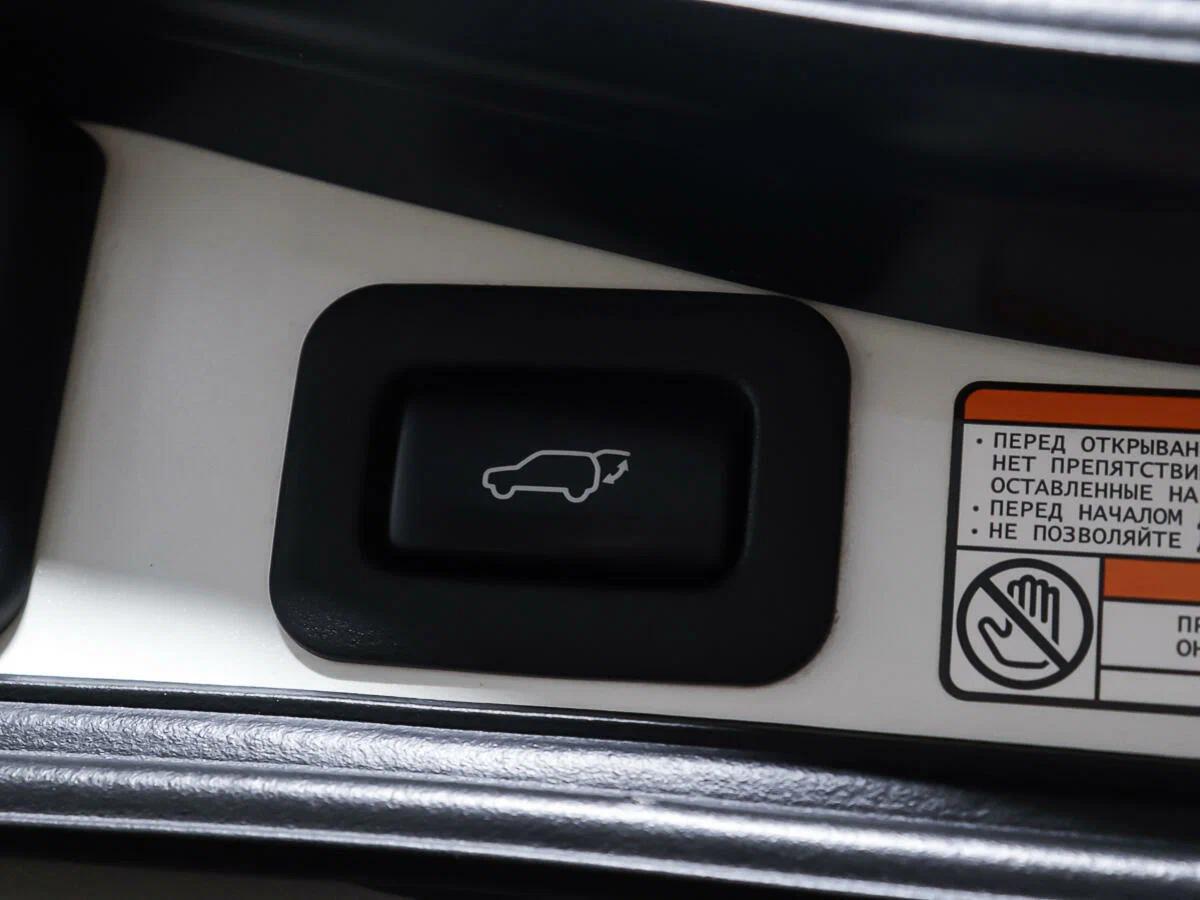 Toyota Land Cruiser 2019, белый