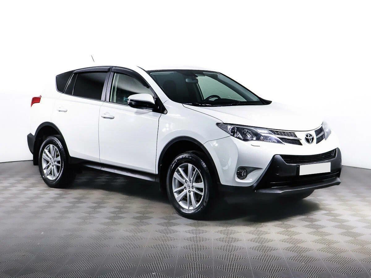 Toyota RAV4 2015, белый