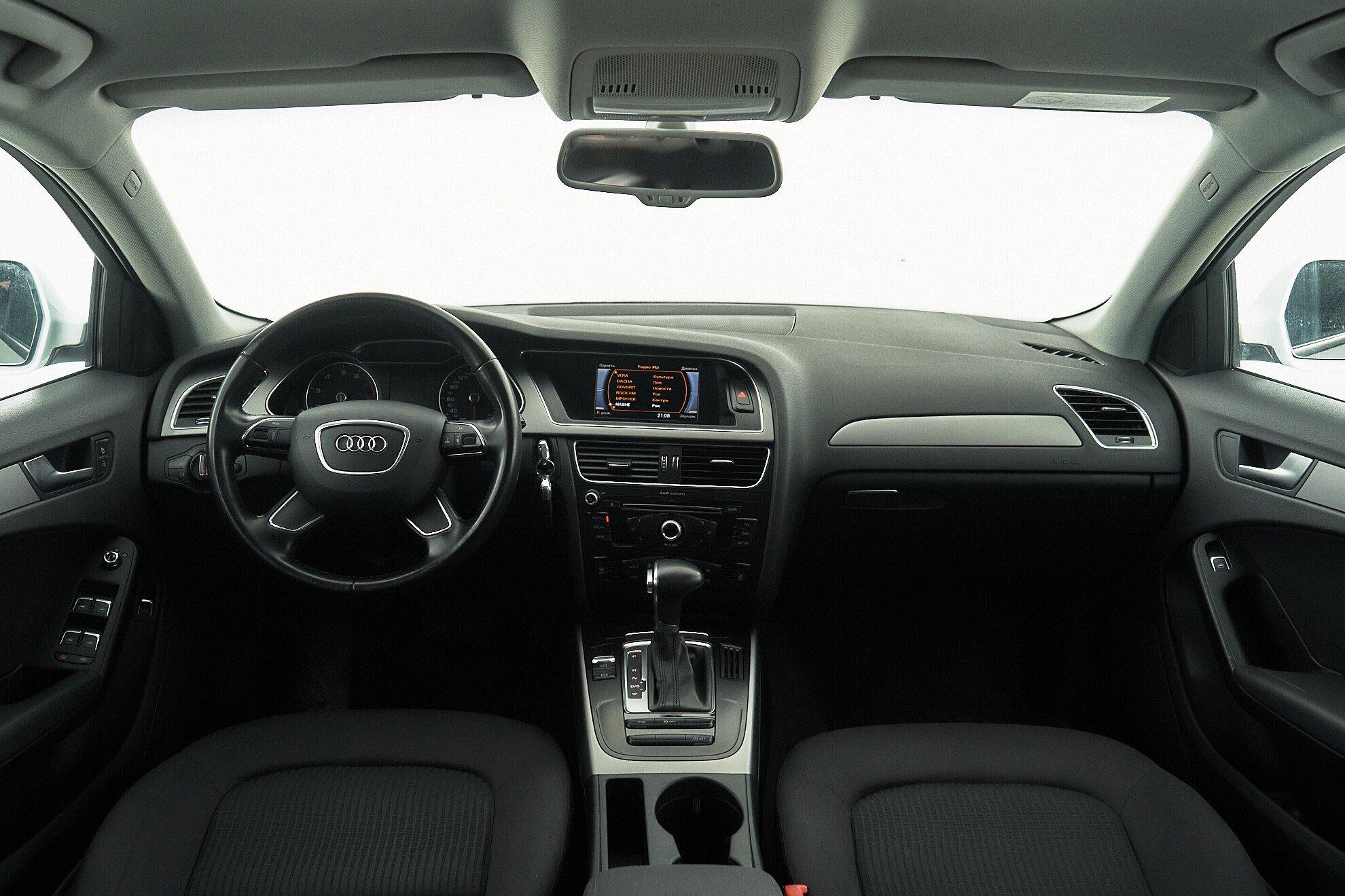 Audi A4 2013, белый