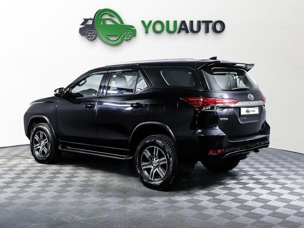 Toyota Fortuner 2020, черный