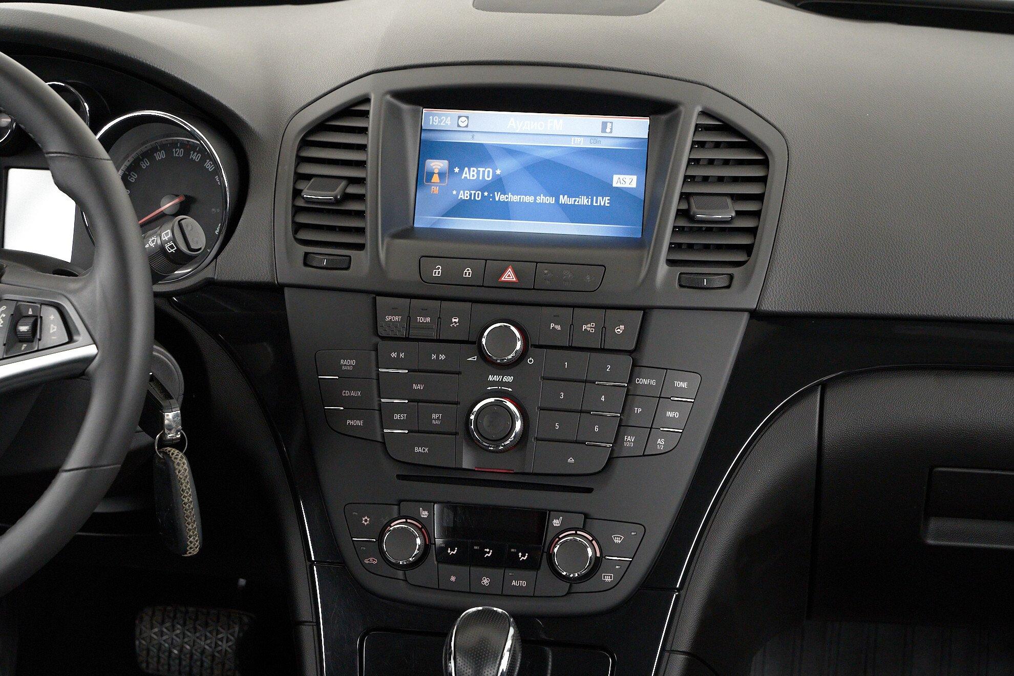 Opel Insignia 2013, белый