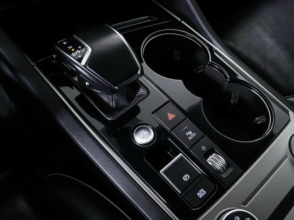 Volkswagen Touareg 2020, белый