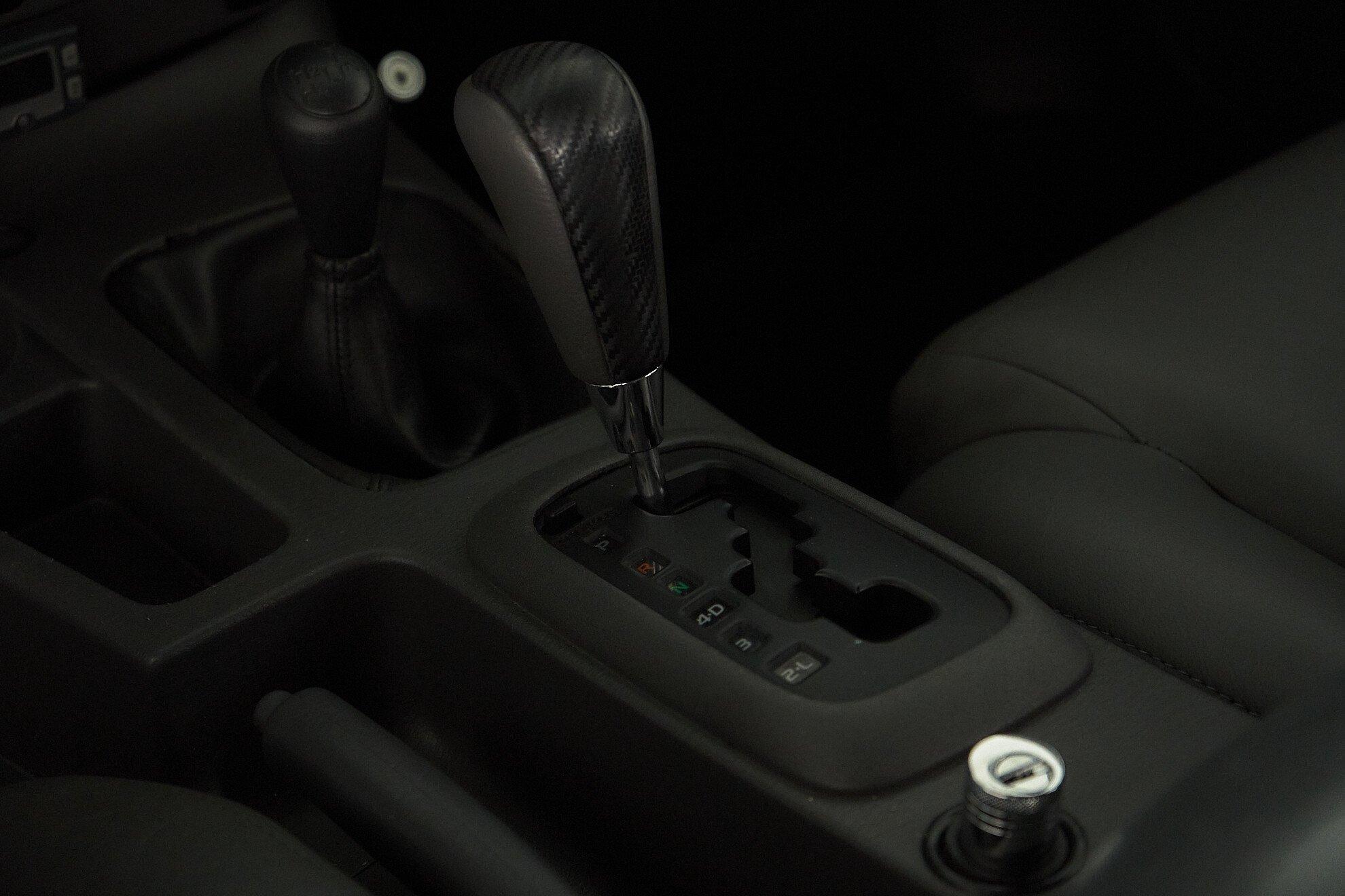 Toyota Hilux 2013, черный