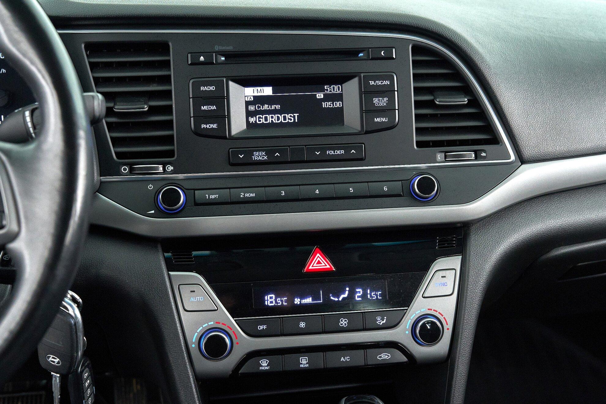 Hyundai Elantra 2018, синий