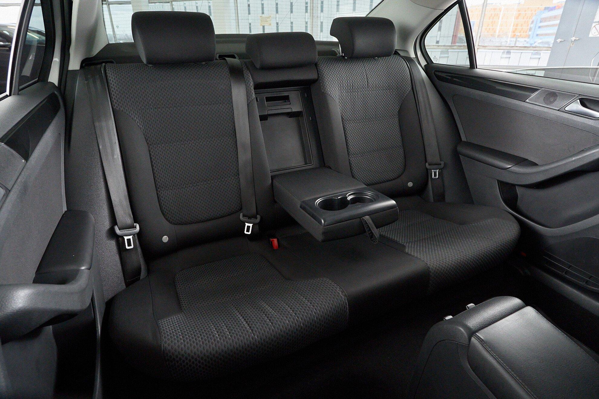 Volkswagen Jetta 2013, белый