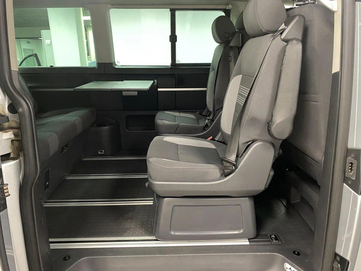 Volkswagen Multivan 2013, серый