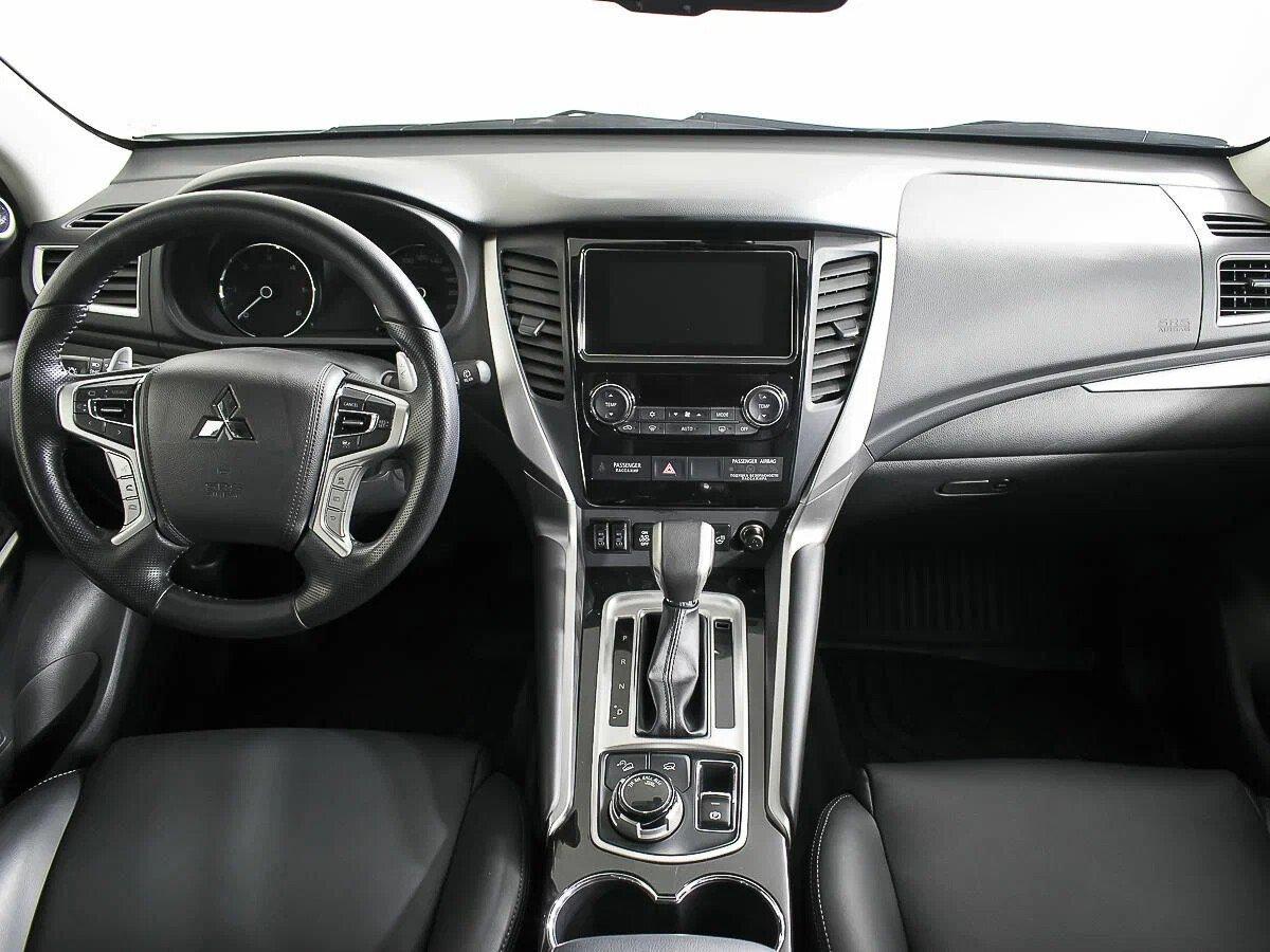 Mitsubishi Pajero Sport 2018, белый