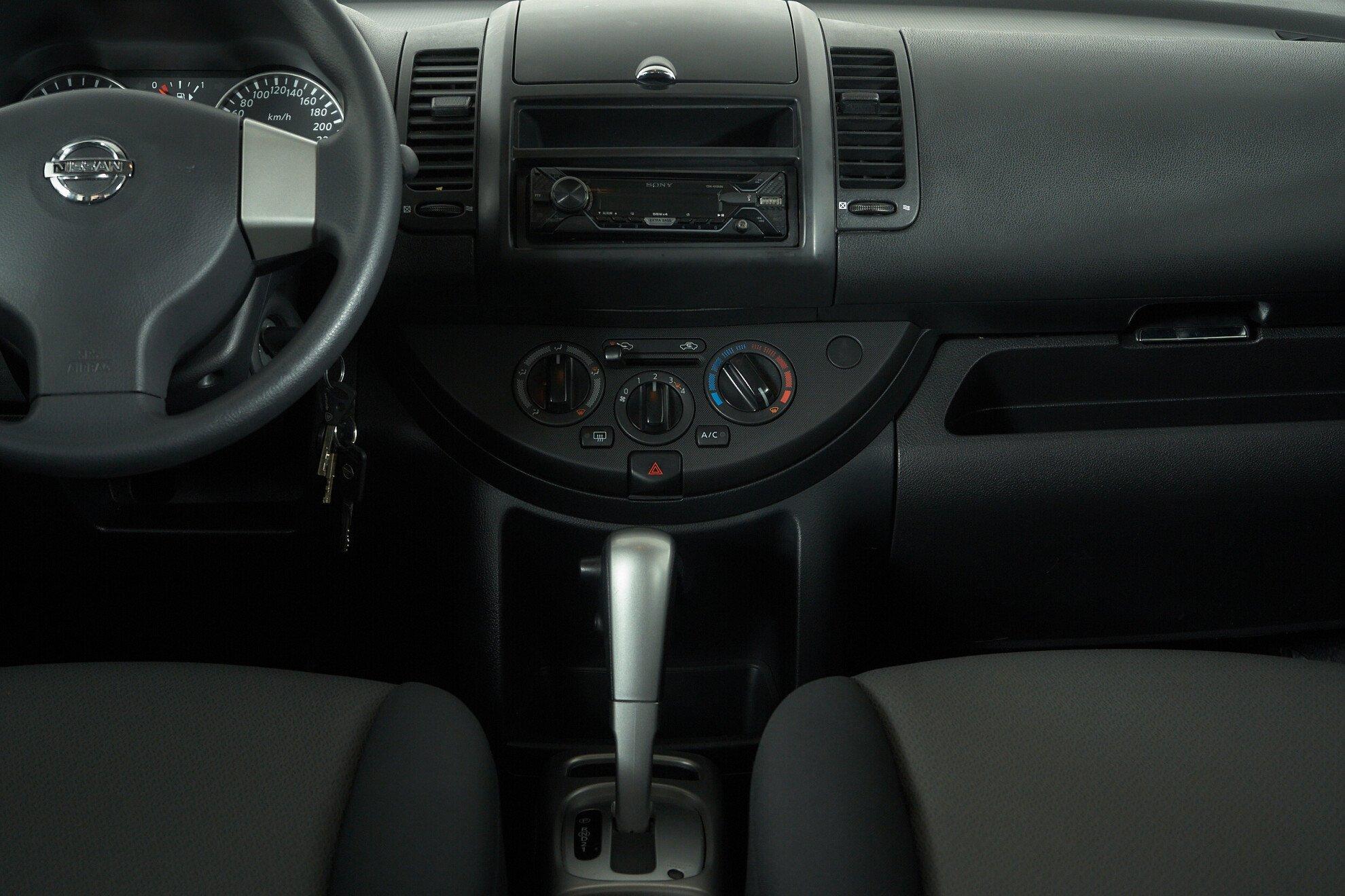 Nissan Note 2013, серый