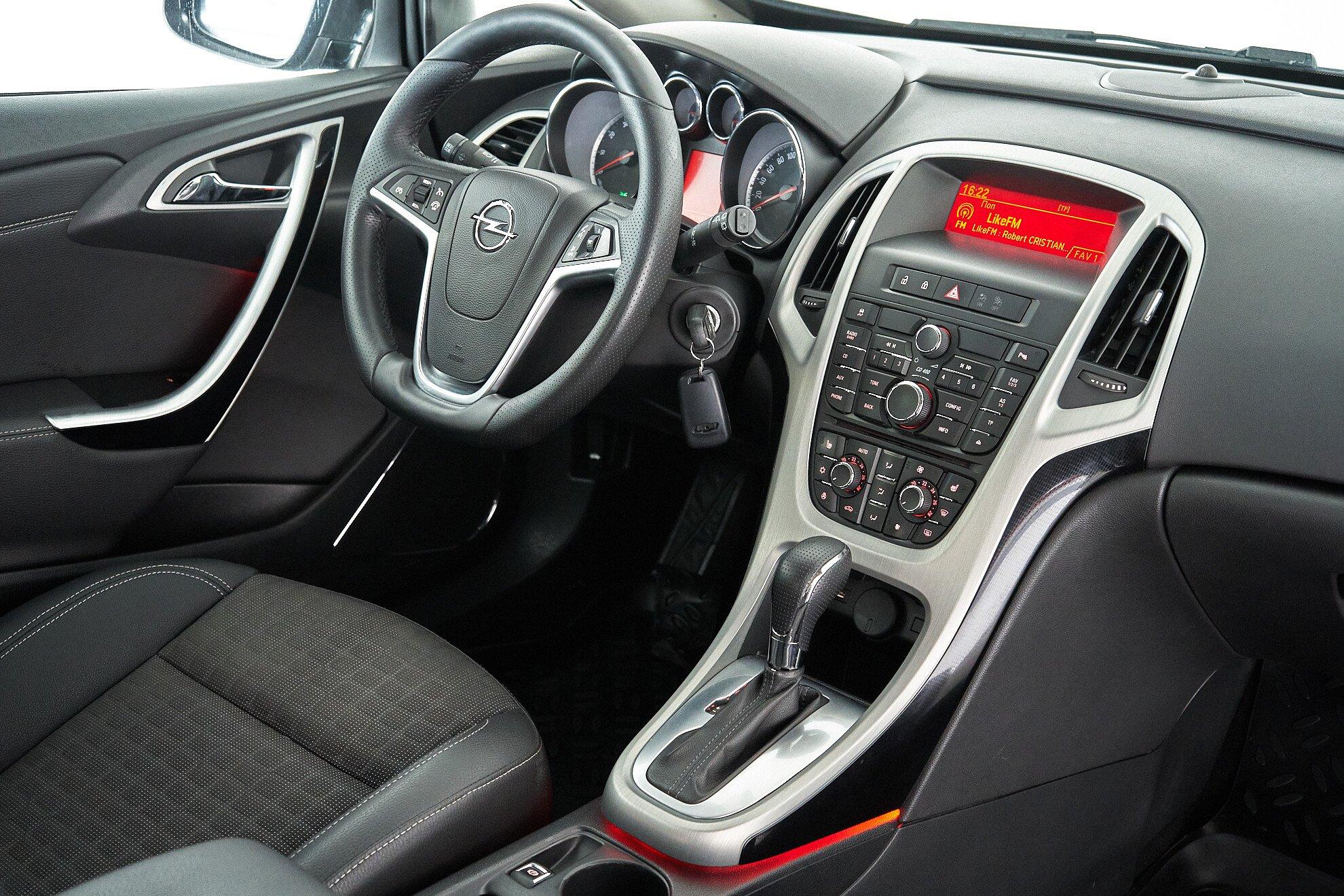 Opel Astra 2013, черный