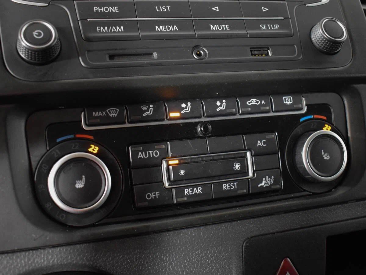 Volkswagen Caravelle 2012, черный