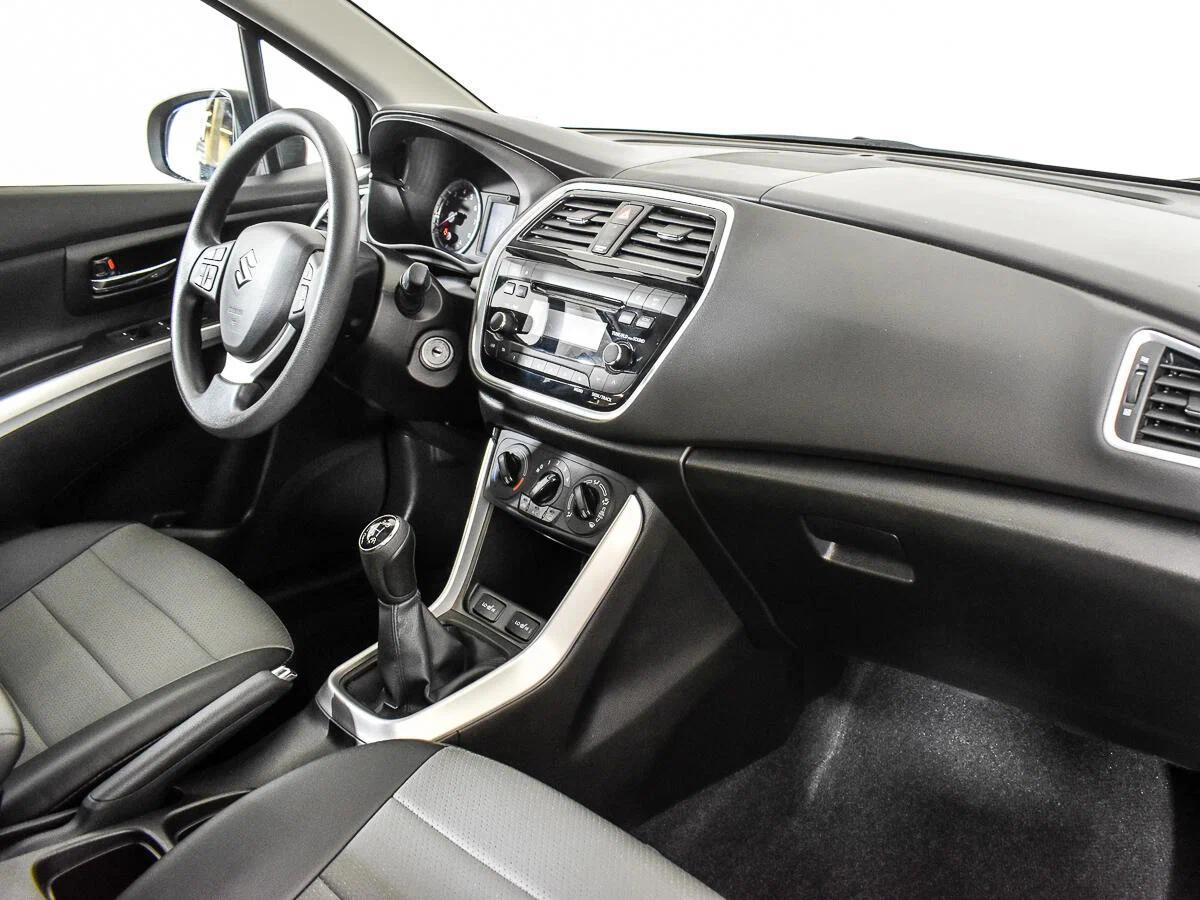 Suzuki SX4 2021, оранжевый