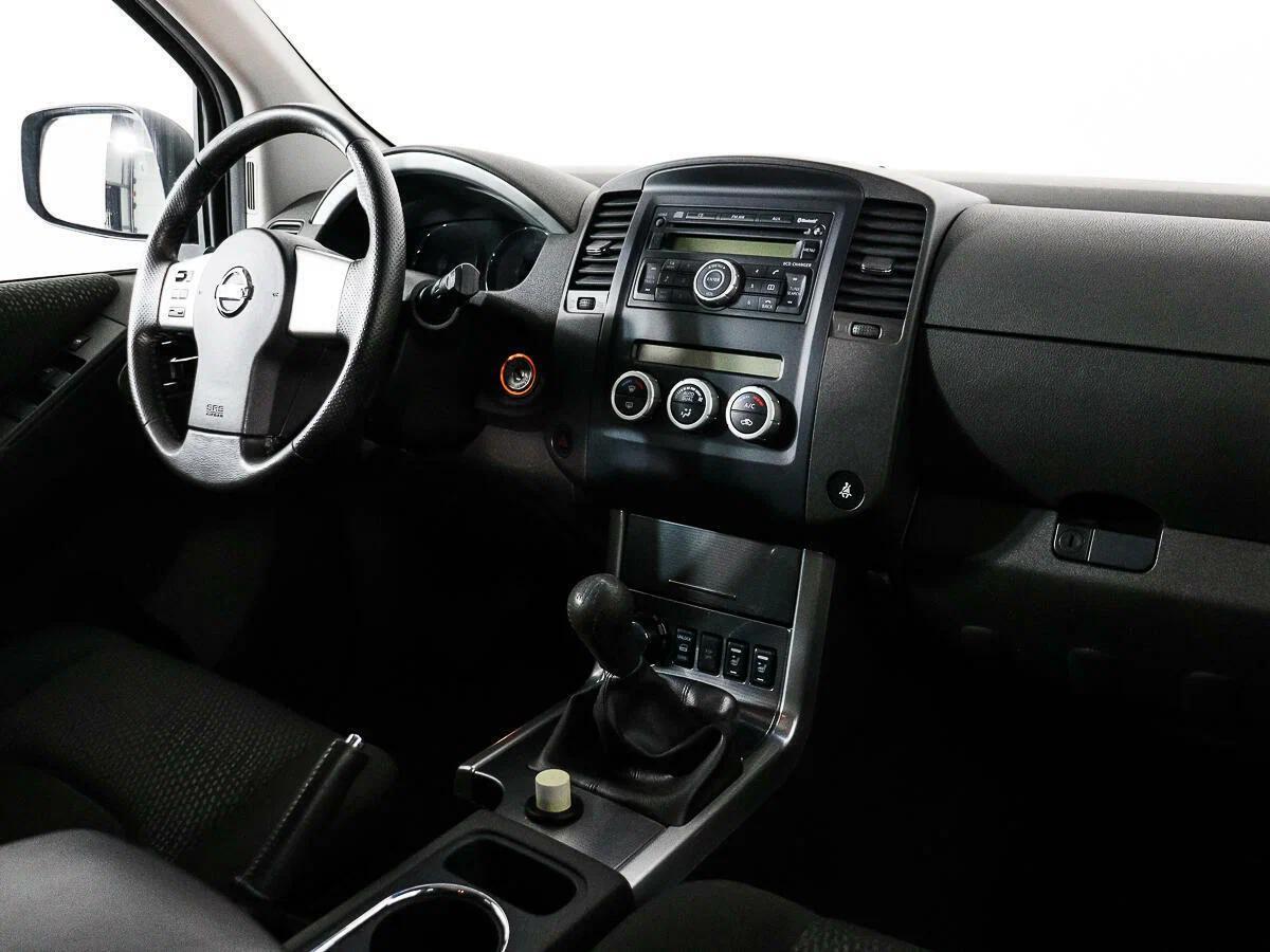 Nissan Pathfinder 2012, серебряный