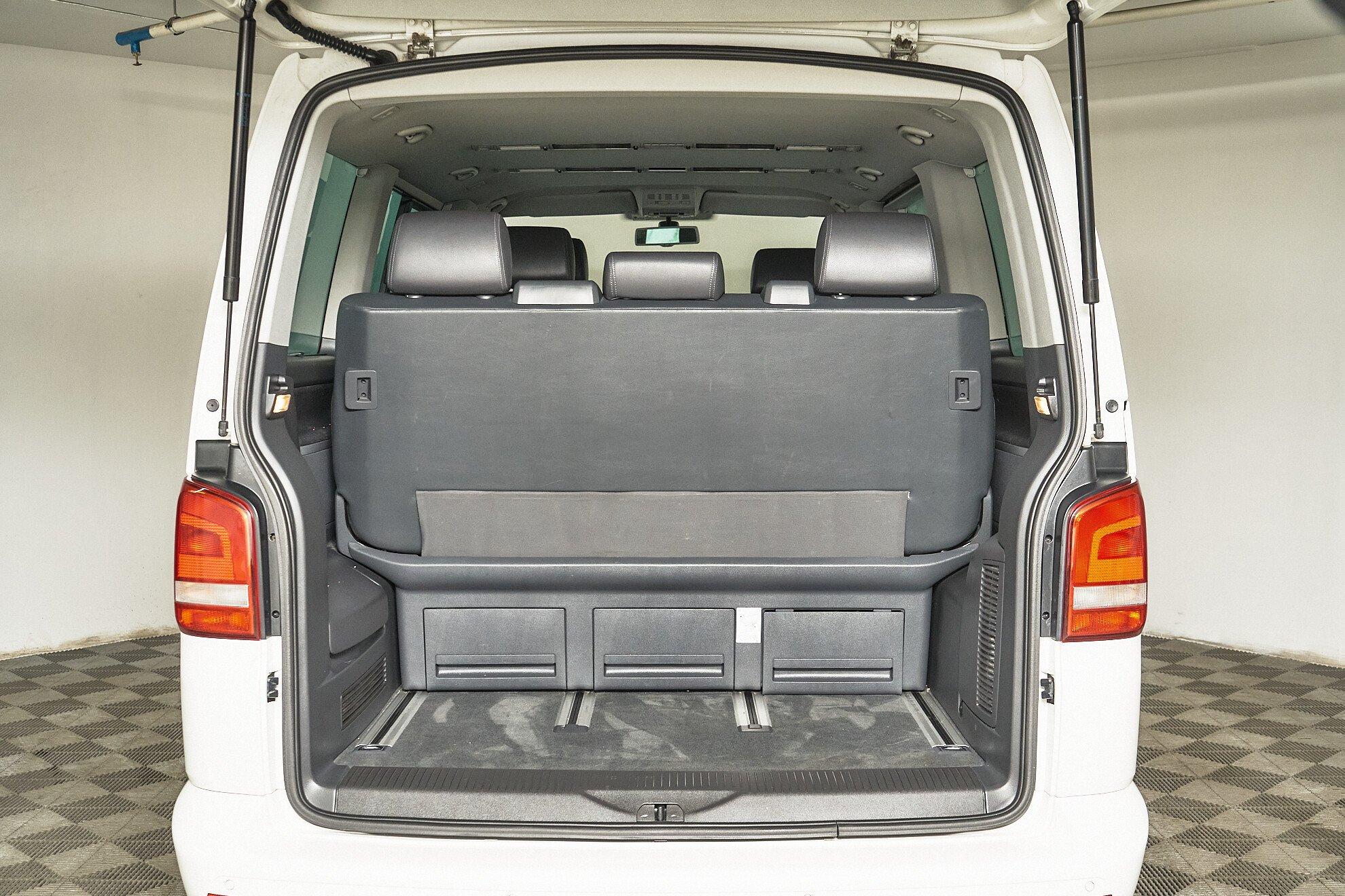 Volkswagen Multivan 2013, белый
