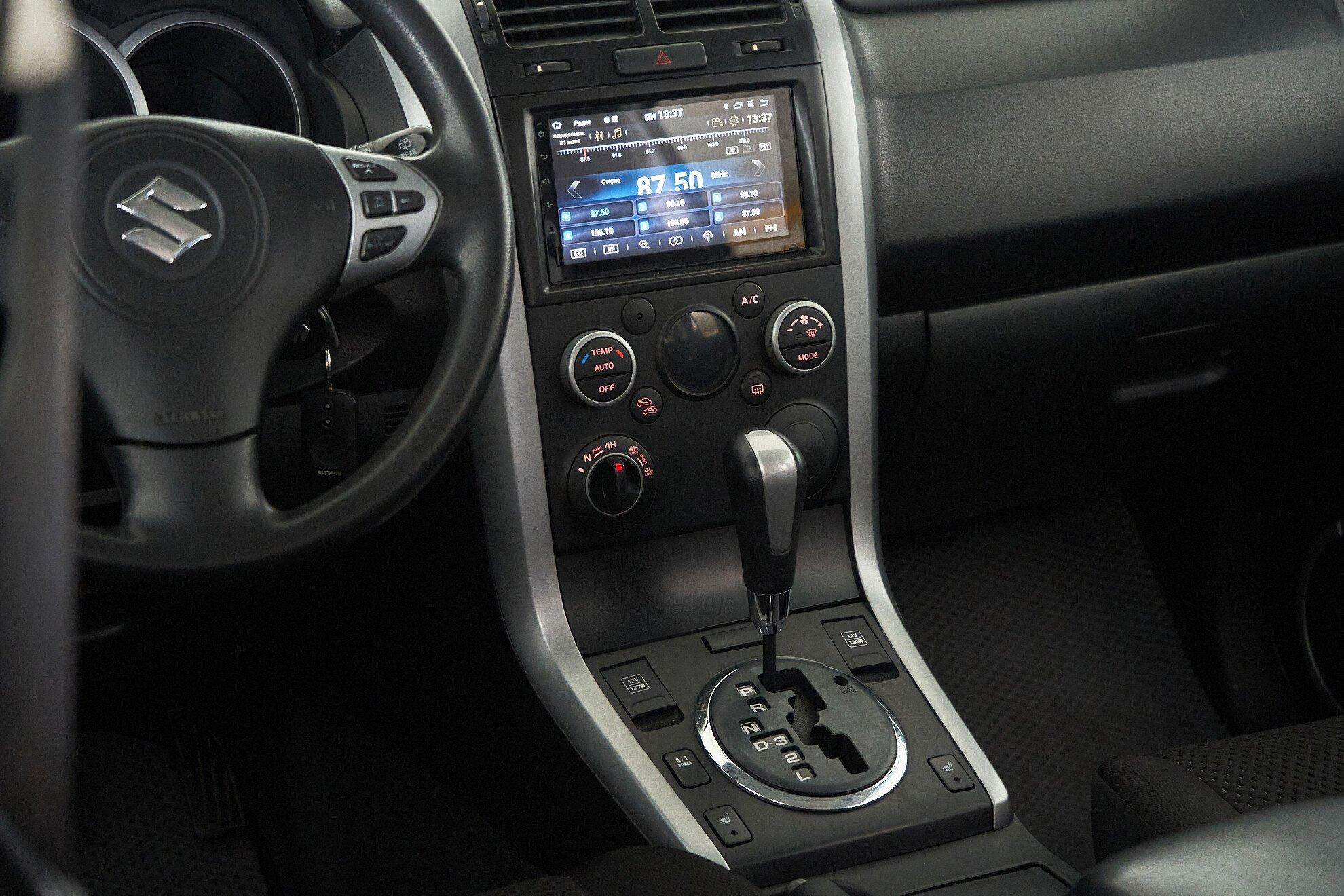 Suzuki Grand Vitara 2011, черный