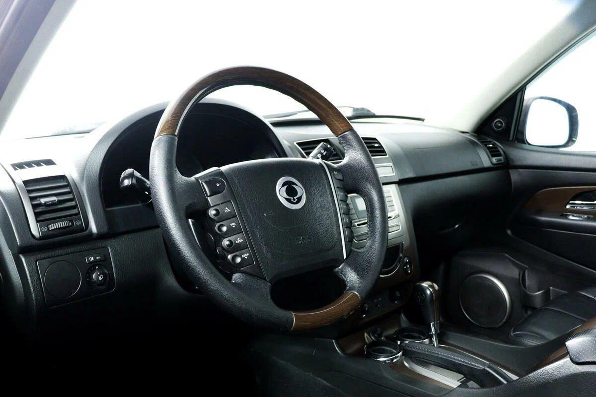 SsangYong Rexton 2015, коричневый
