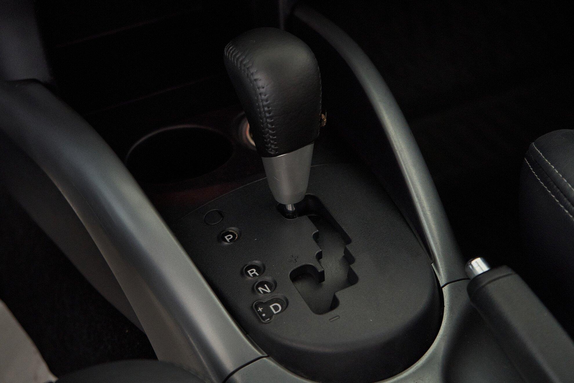 Mitsubishi Outlander 2010, белый