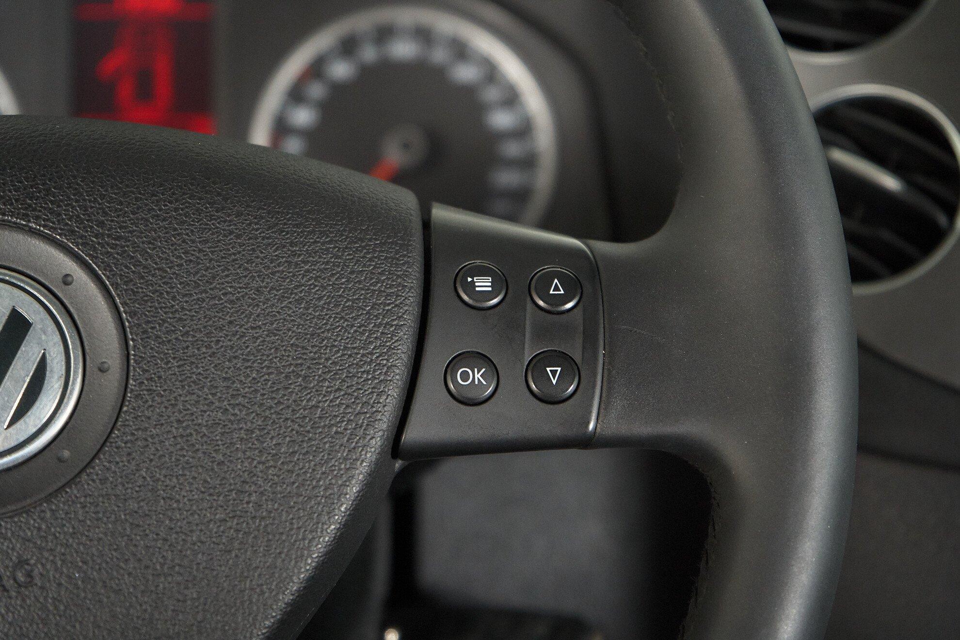 Volkswagen Tiguan 2011, синий