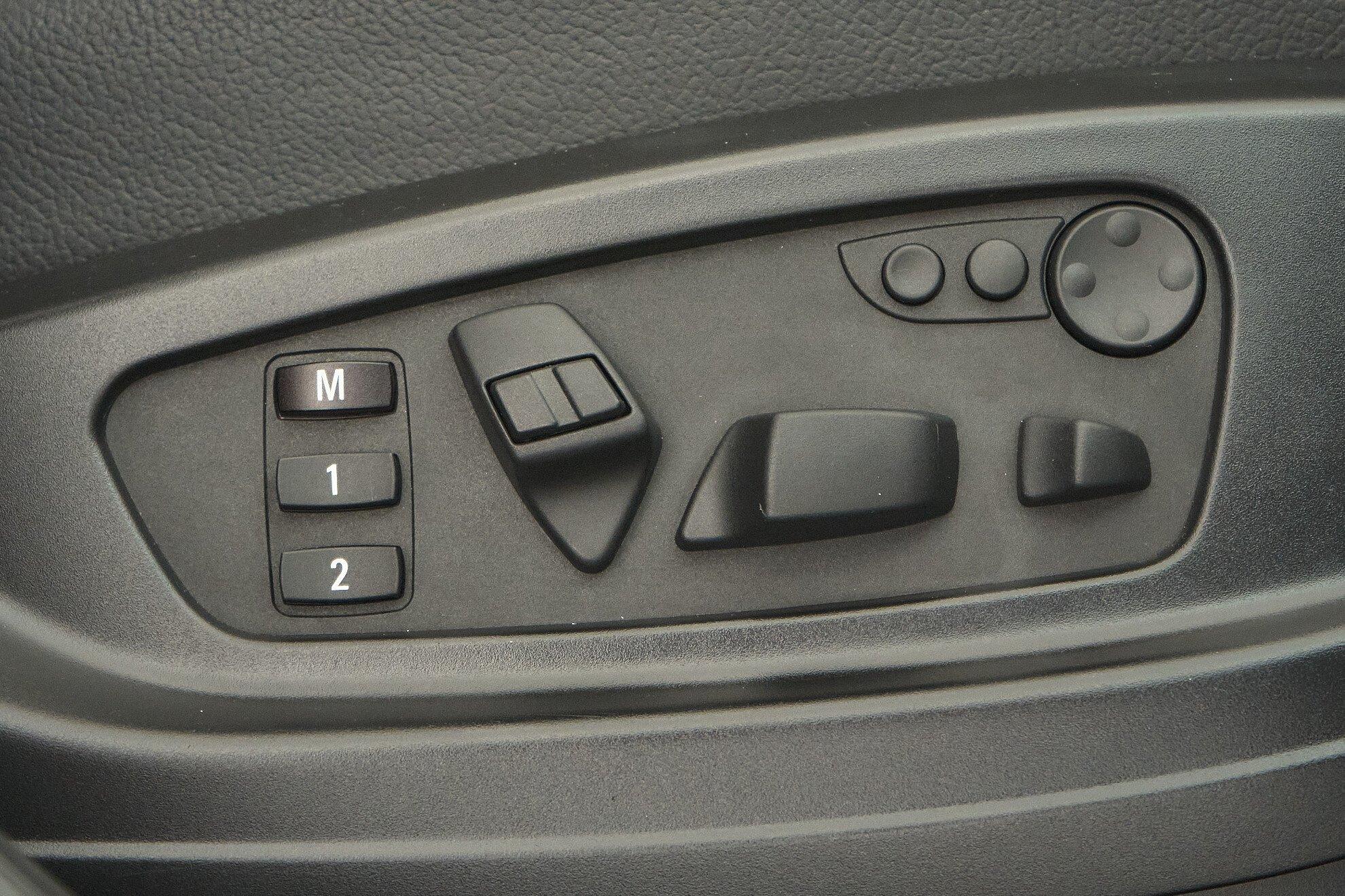 BMW X5 2011, белый