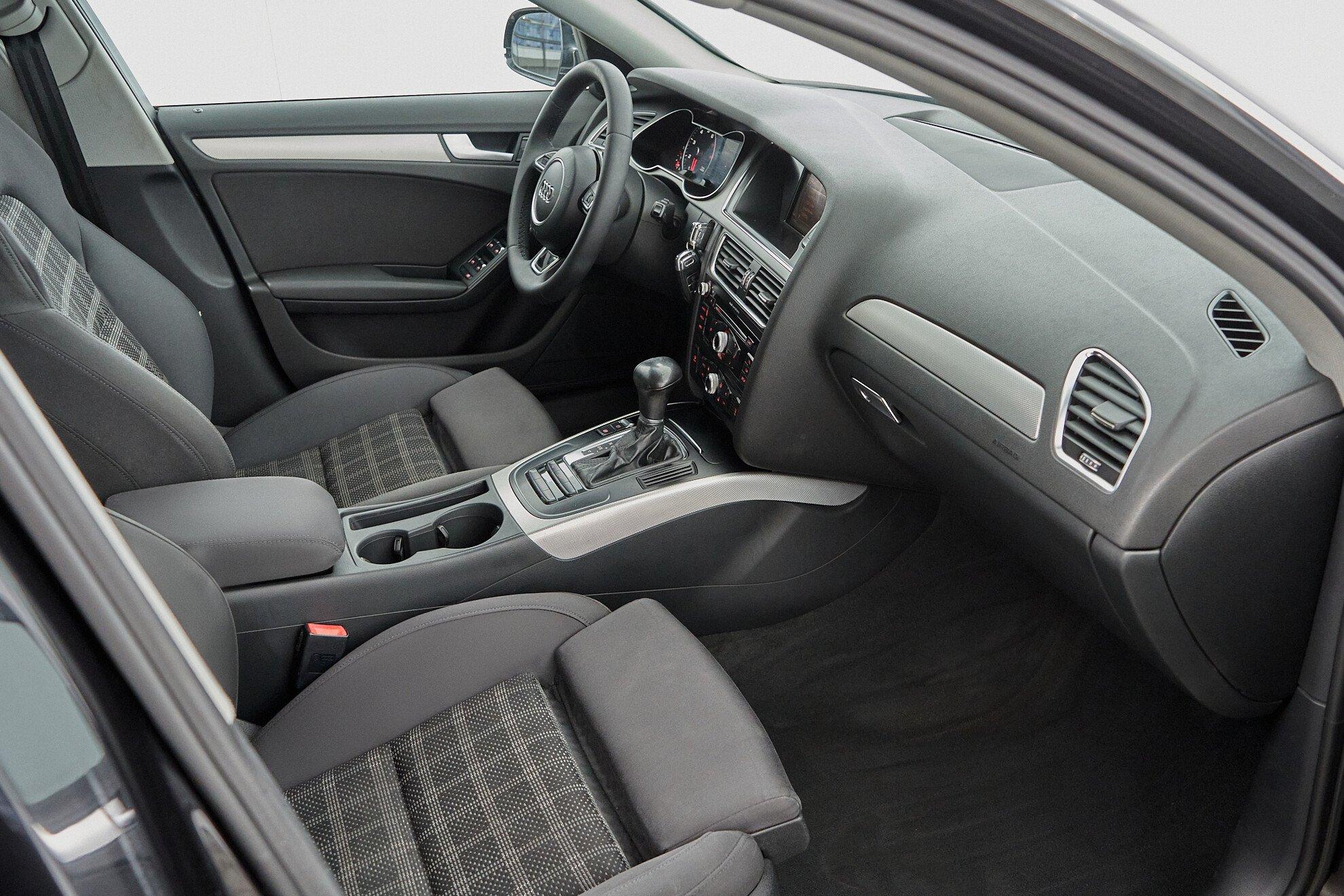 Audi A4 2014, черный