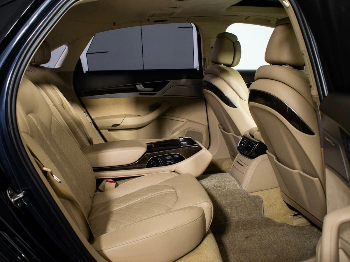 Audi A8 2017, синий