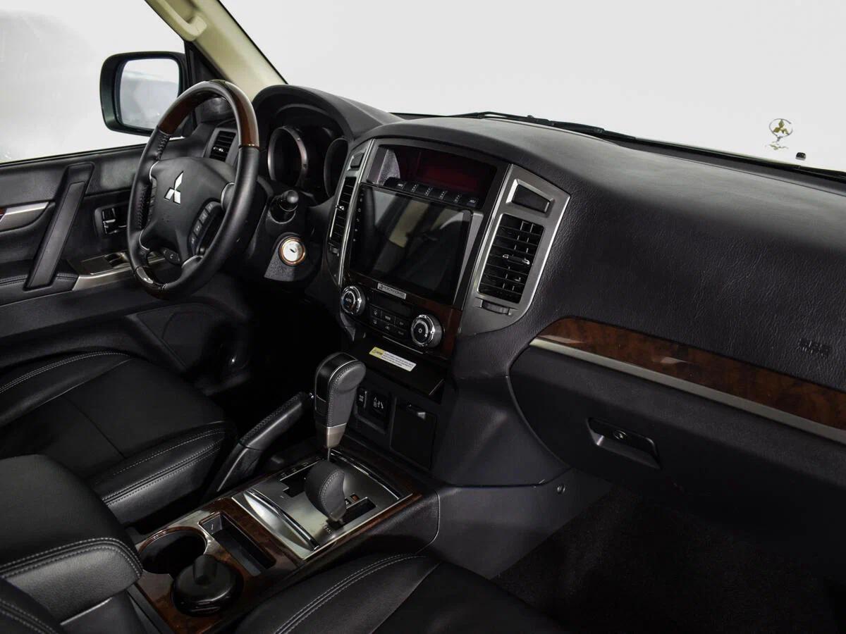 Mitsubishi Pajero 2020, белый