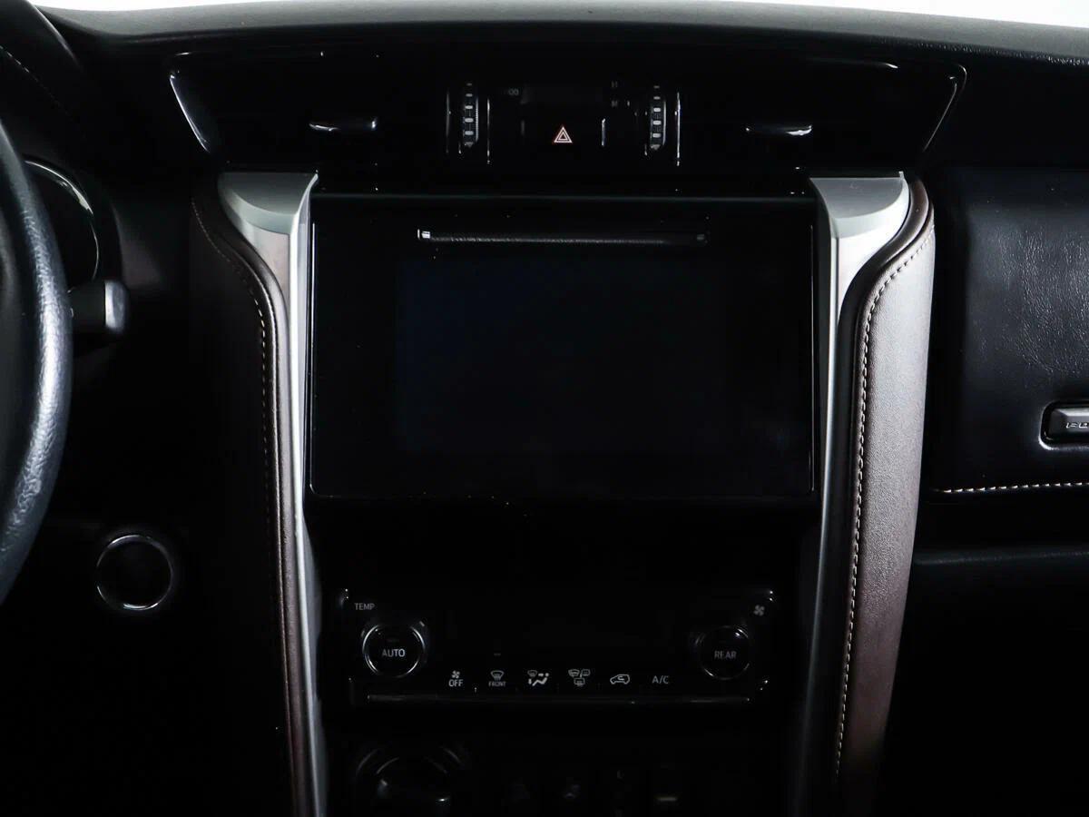 Toyota Fortuner 2016, серый
