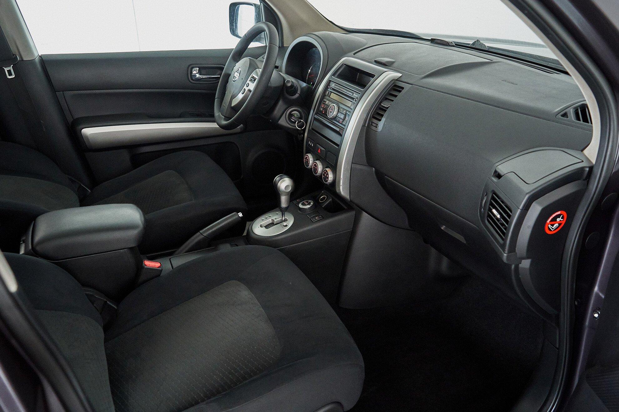 Nissan X-Trail 2011, серый