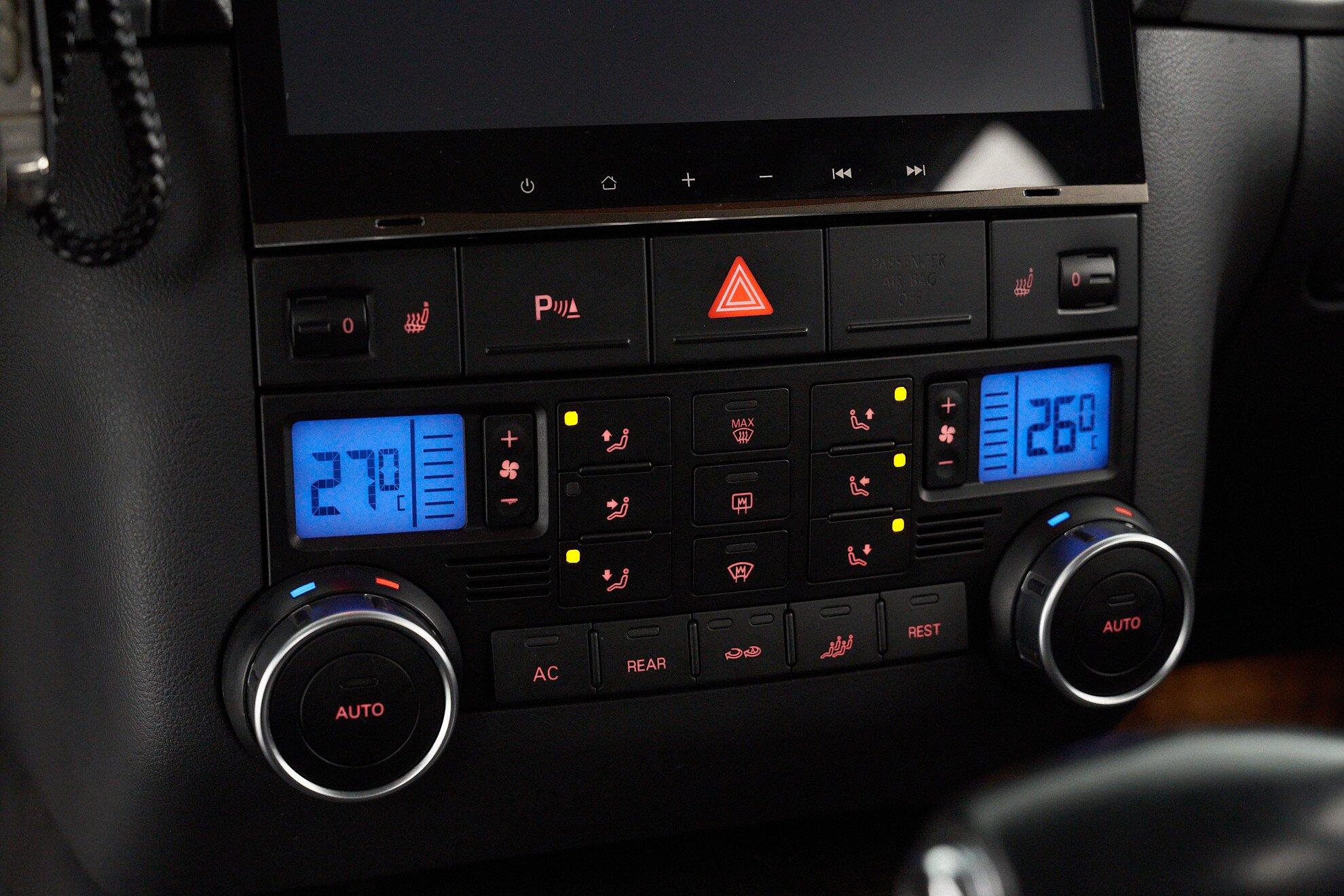 Volkswagen Touareg 2007, черный