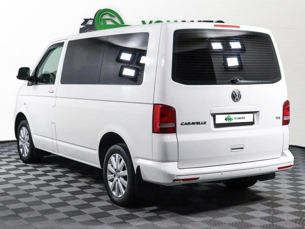 Volkswagen Multivan 2012, белый