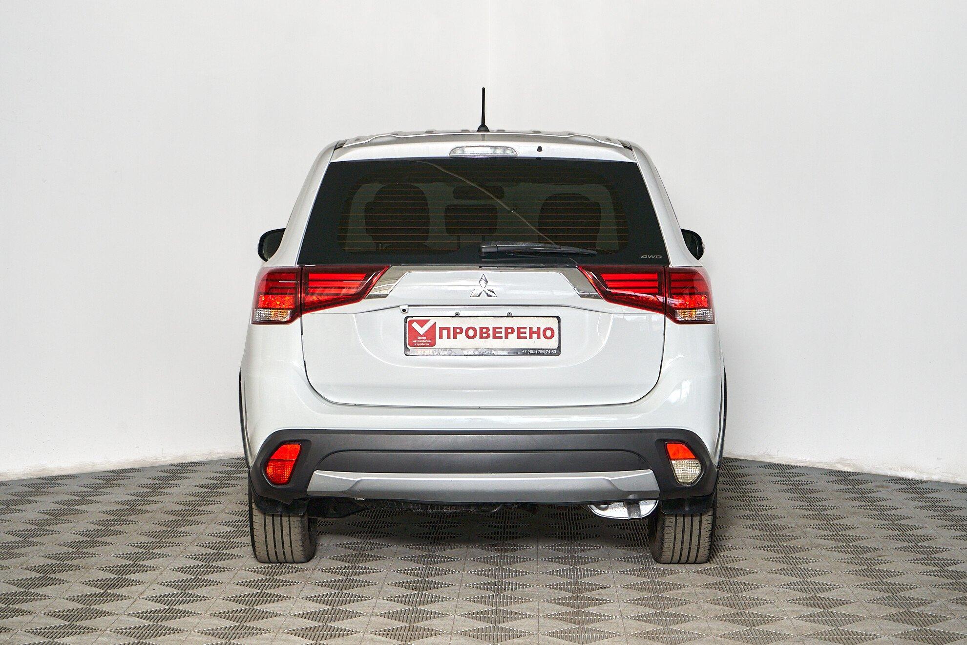 Mitsubishi Outlander 2017, белый