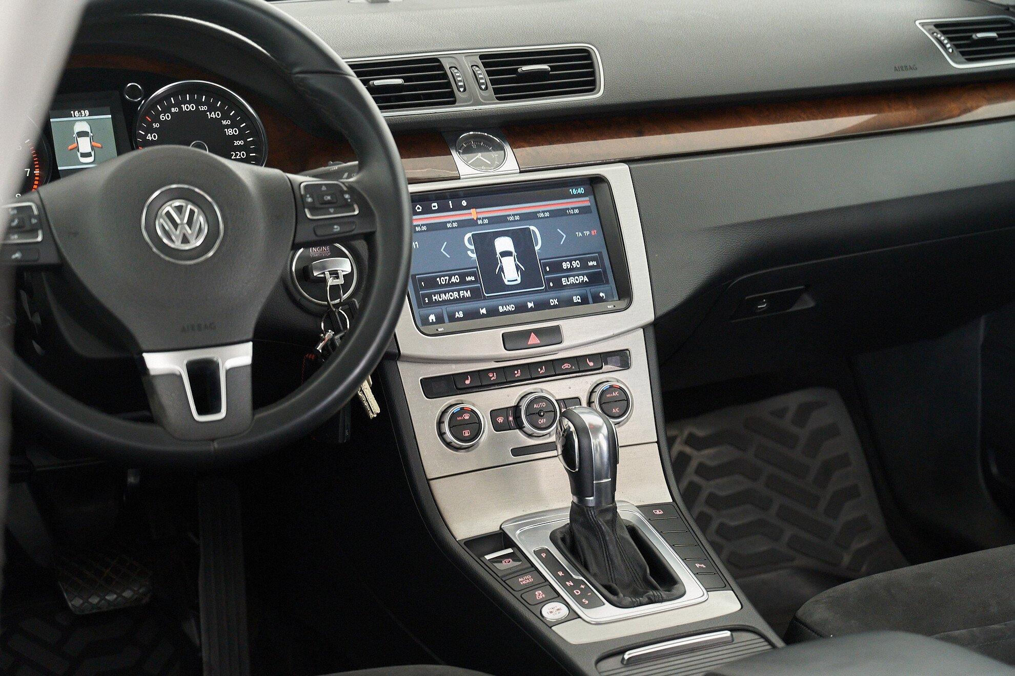 Volkswagen Passat 2012, белый