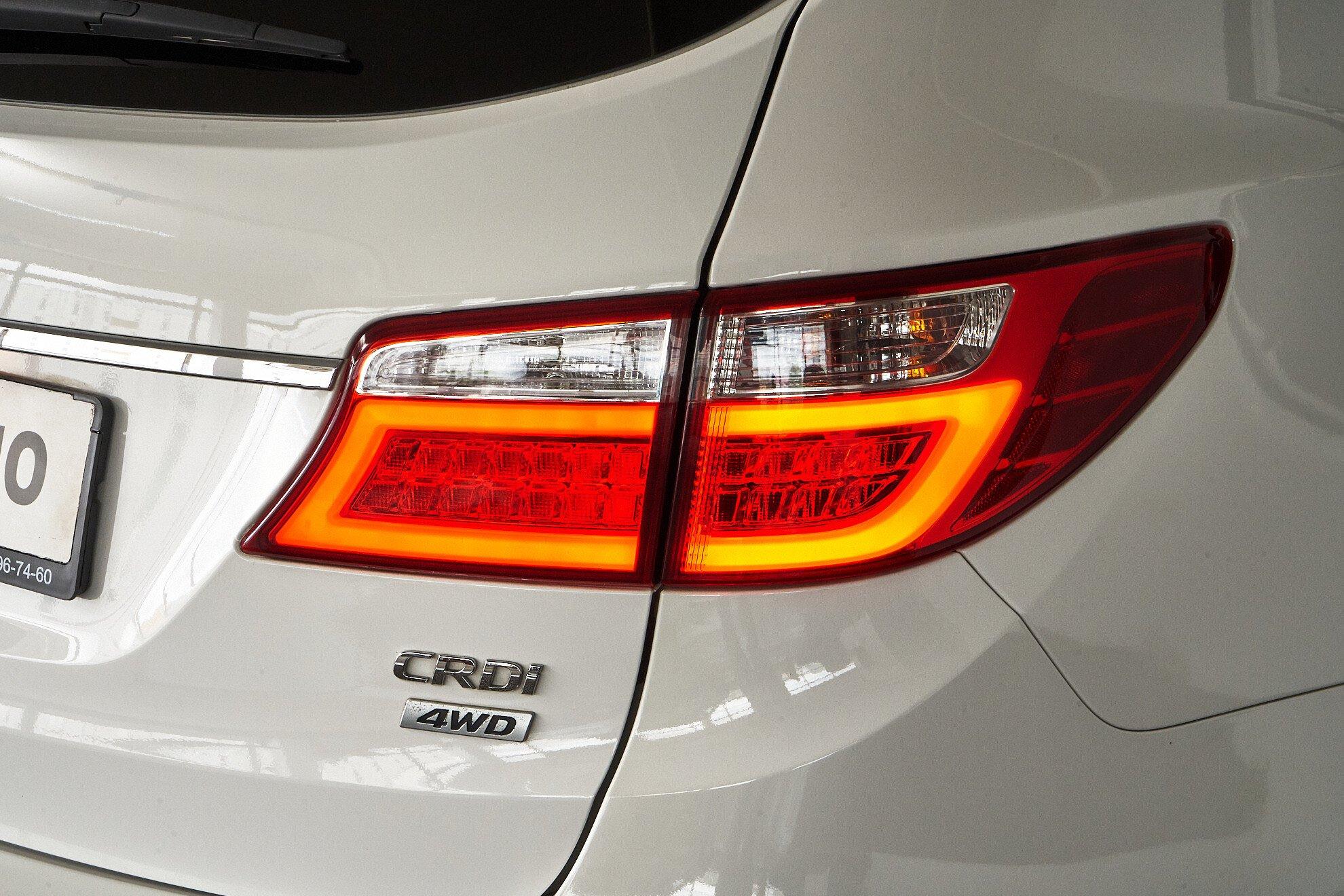 Hyundai Santa Fe 2015, белый