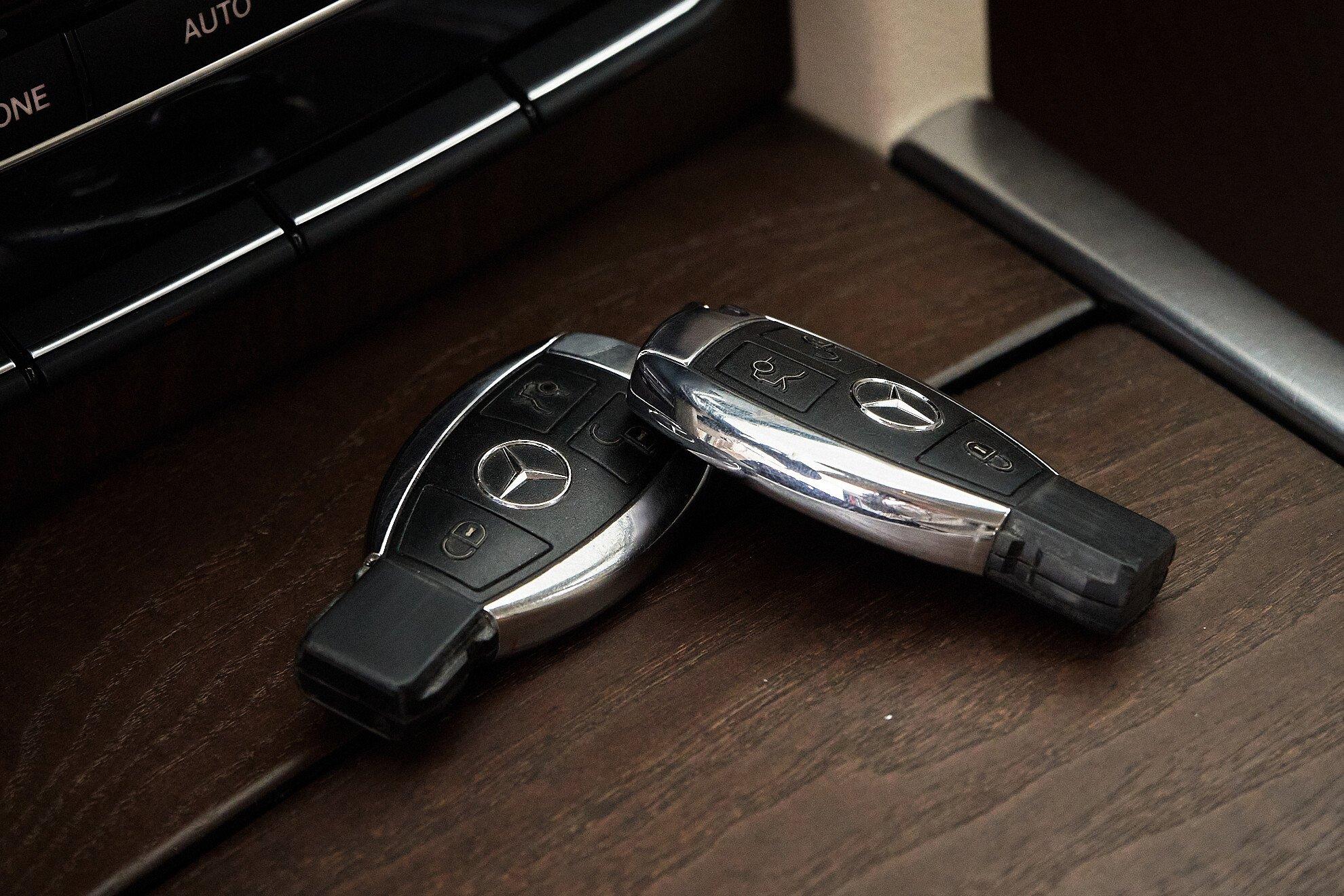 Mercedes-Benz E-Класс 2013, белый