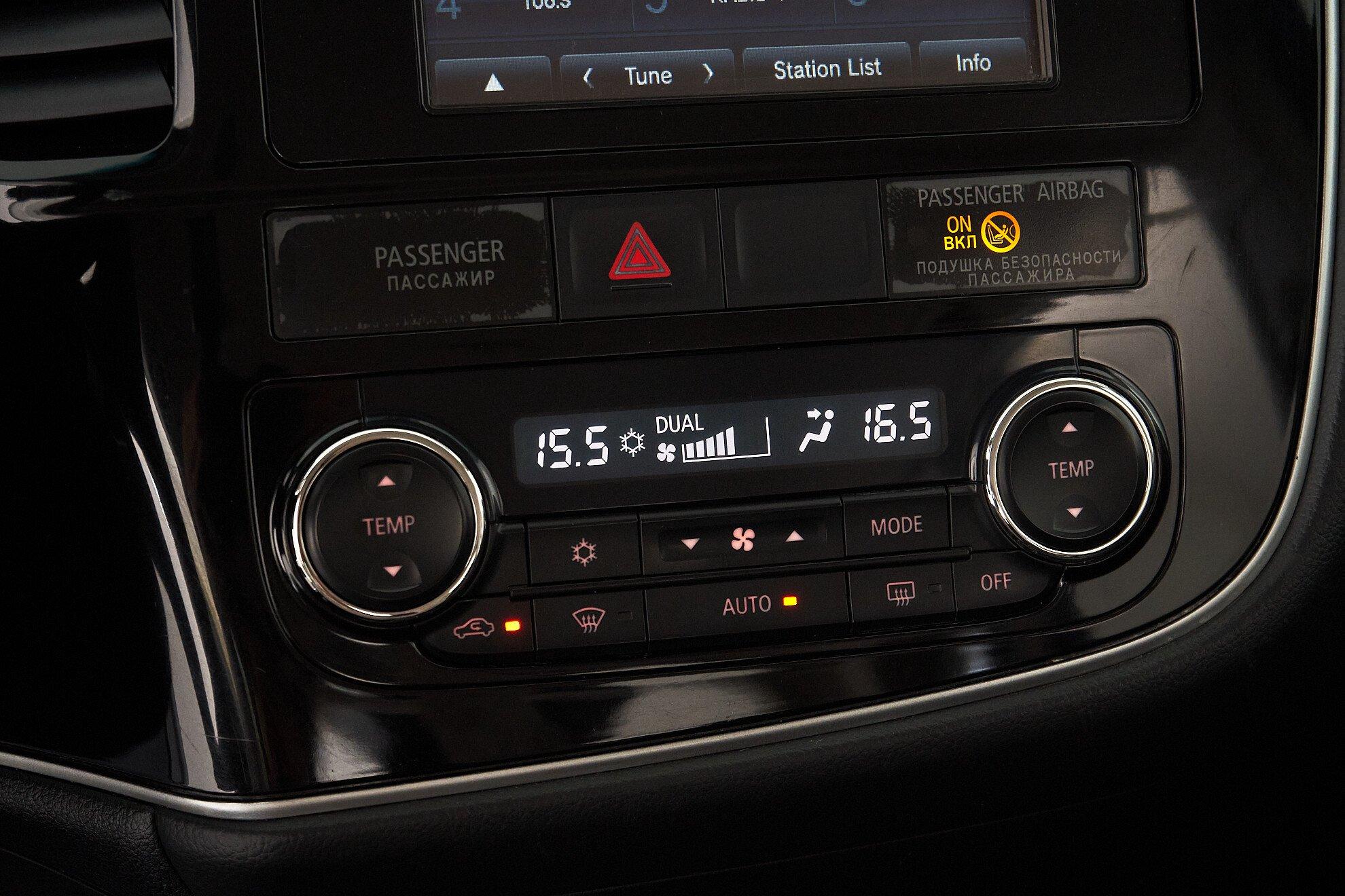 Mitsubishi Outlander 2014, белый