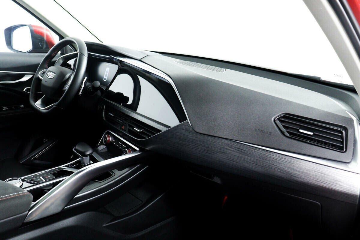 Geely Tugella 2022, красный