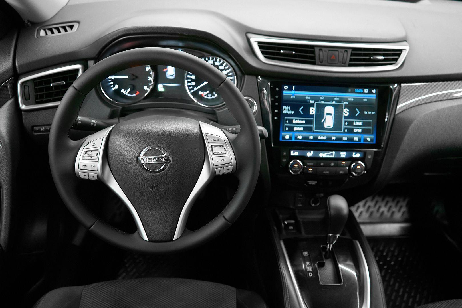 Nissan X-Trail 2018, черный