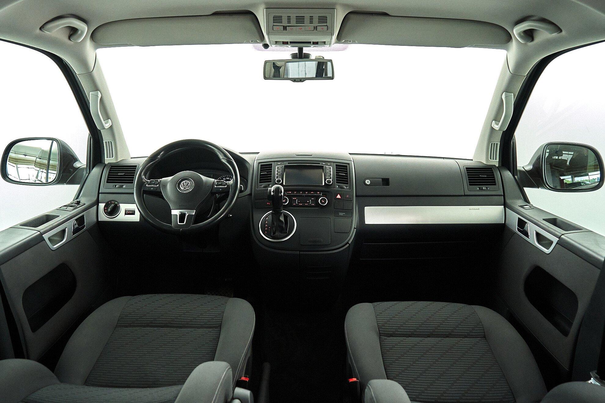 Volkswagen Multivan 2012, черный