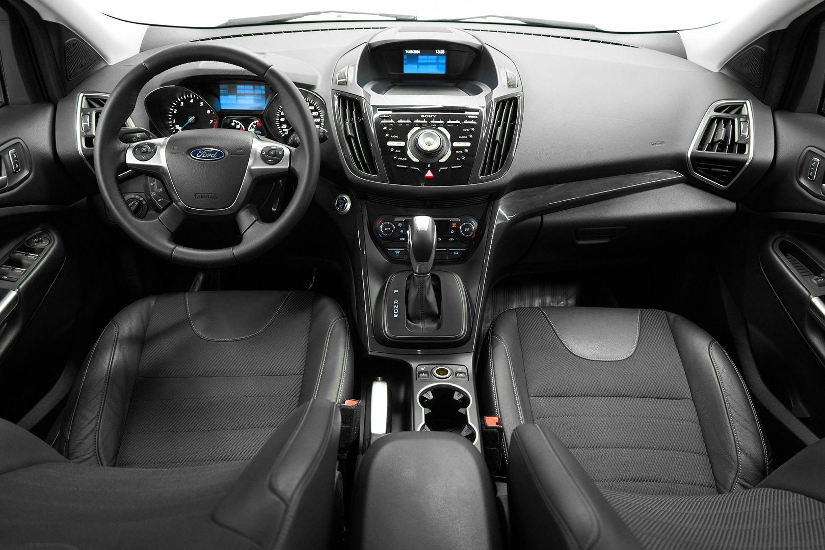 Ford Kuga 2015, белый