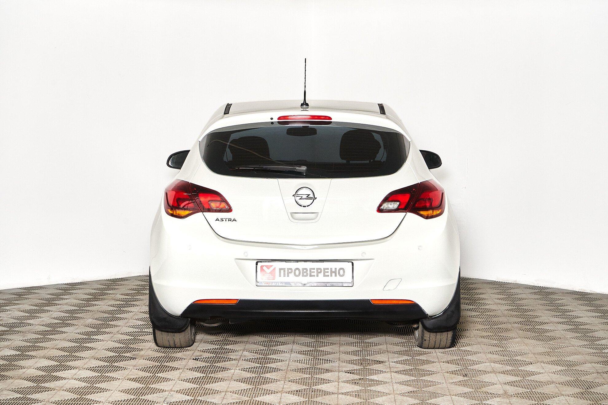 Opel Astra 2012, белый