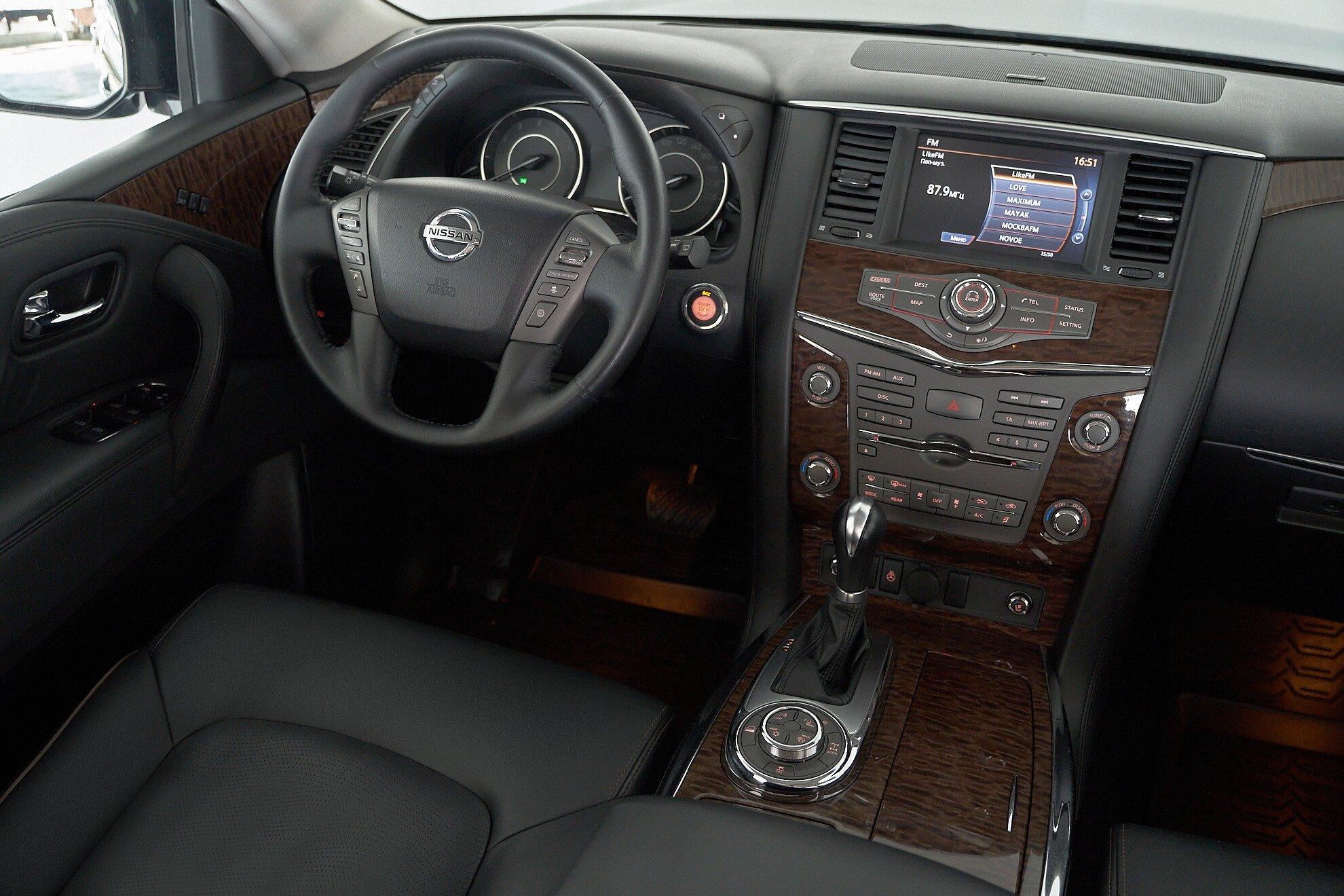 Nissan Patrol 2010, черный