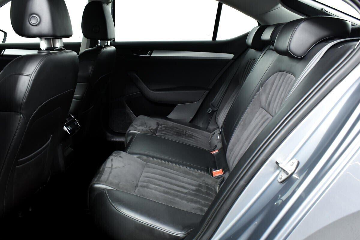 Skoda Superb 2018, серебряный
