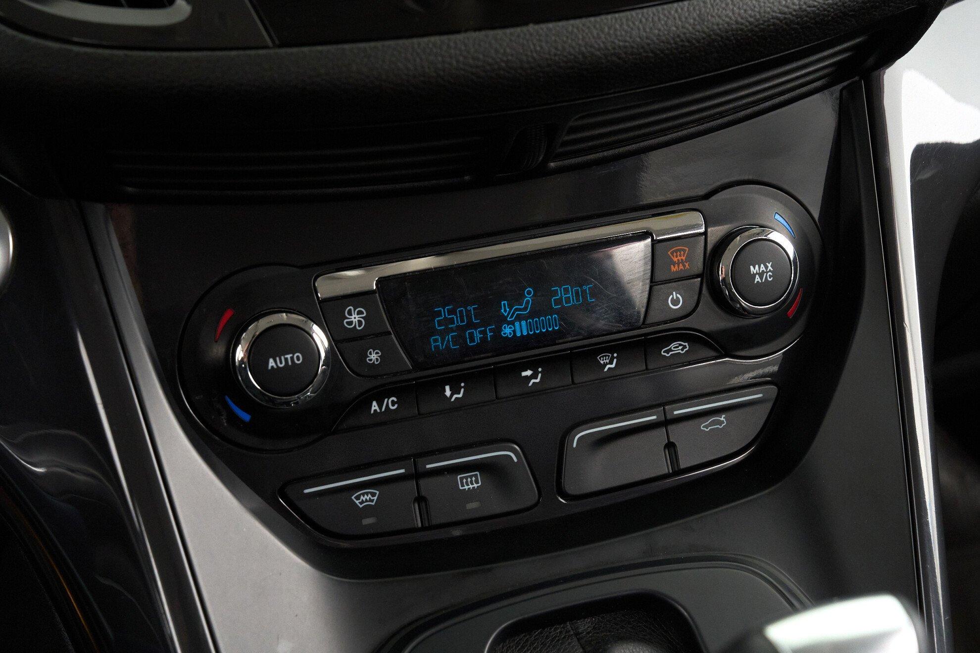 Ford Kuga 2013, белый