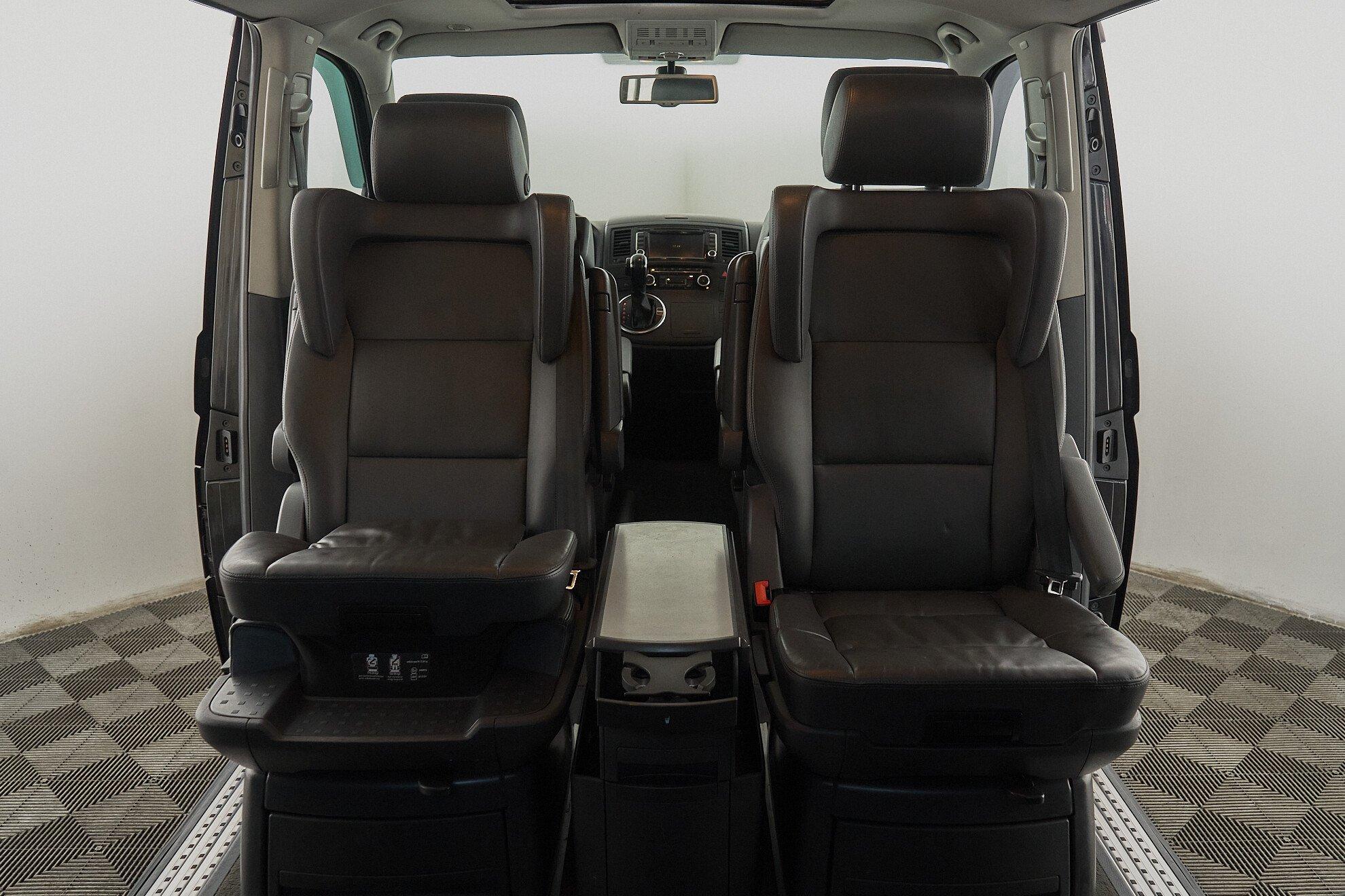 Volkswagen Multivan 2013, черный