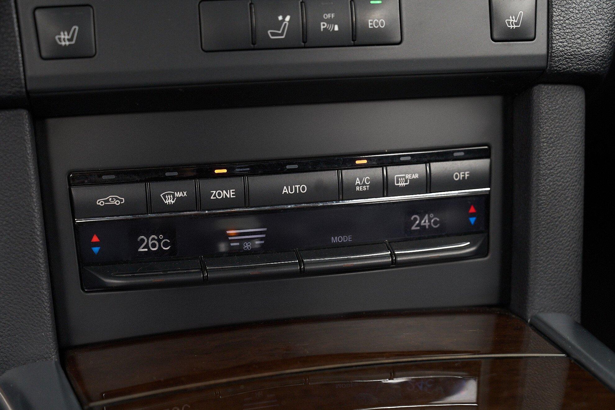 Mercedes-Benz E-Класс 2012, белый