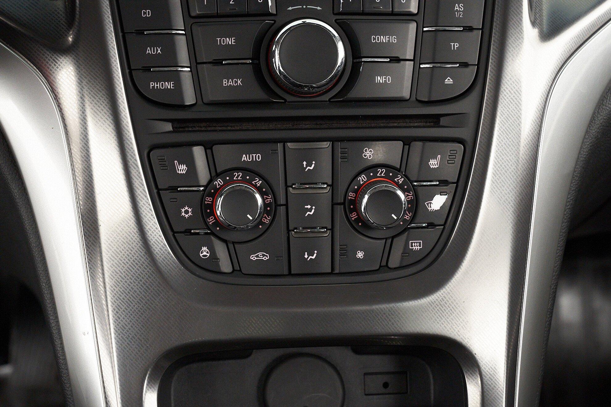 Opel Astra 2011, серый