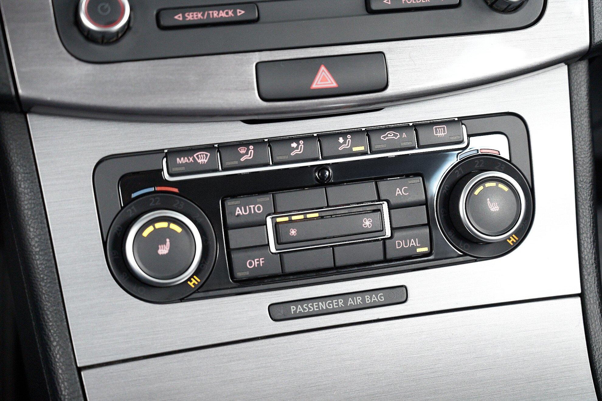 Volkswagen Passat 2011, черный
