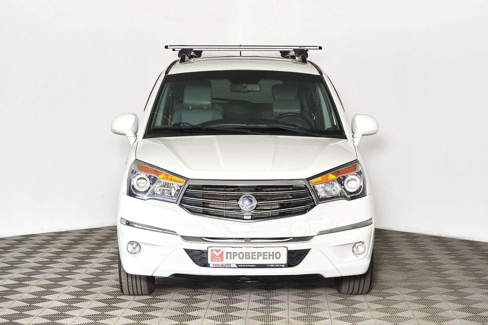 SsangYong Stavic 2014, белый