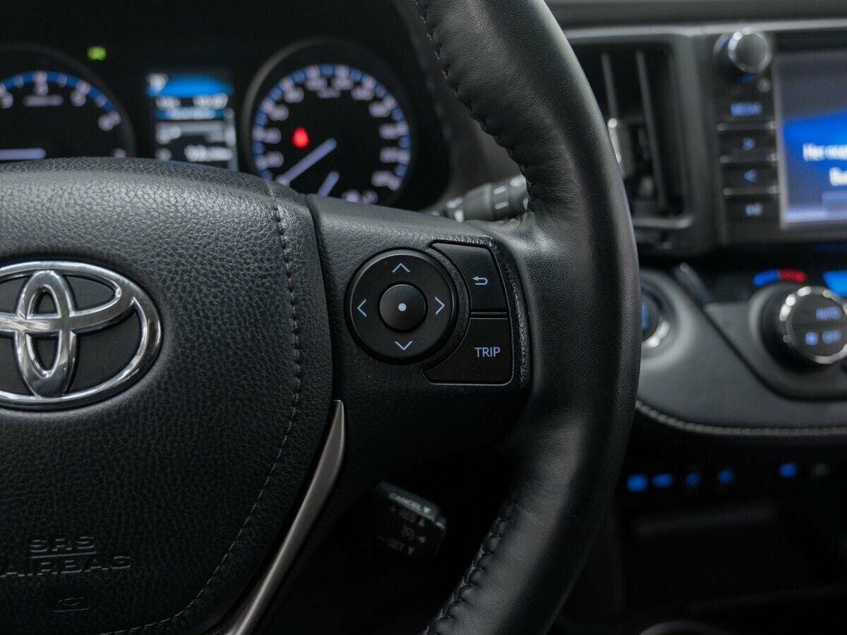 Toyota RAV4 2019, белый