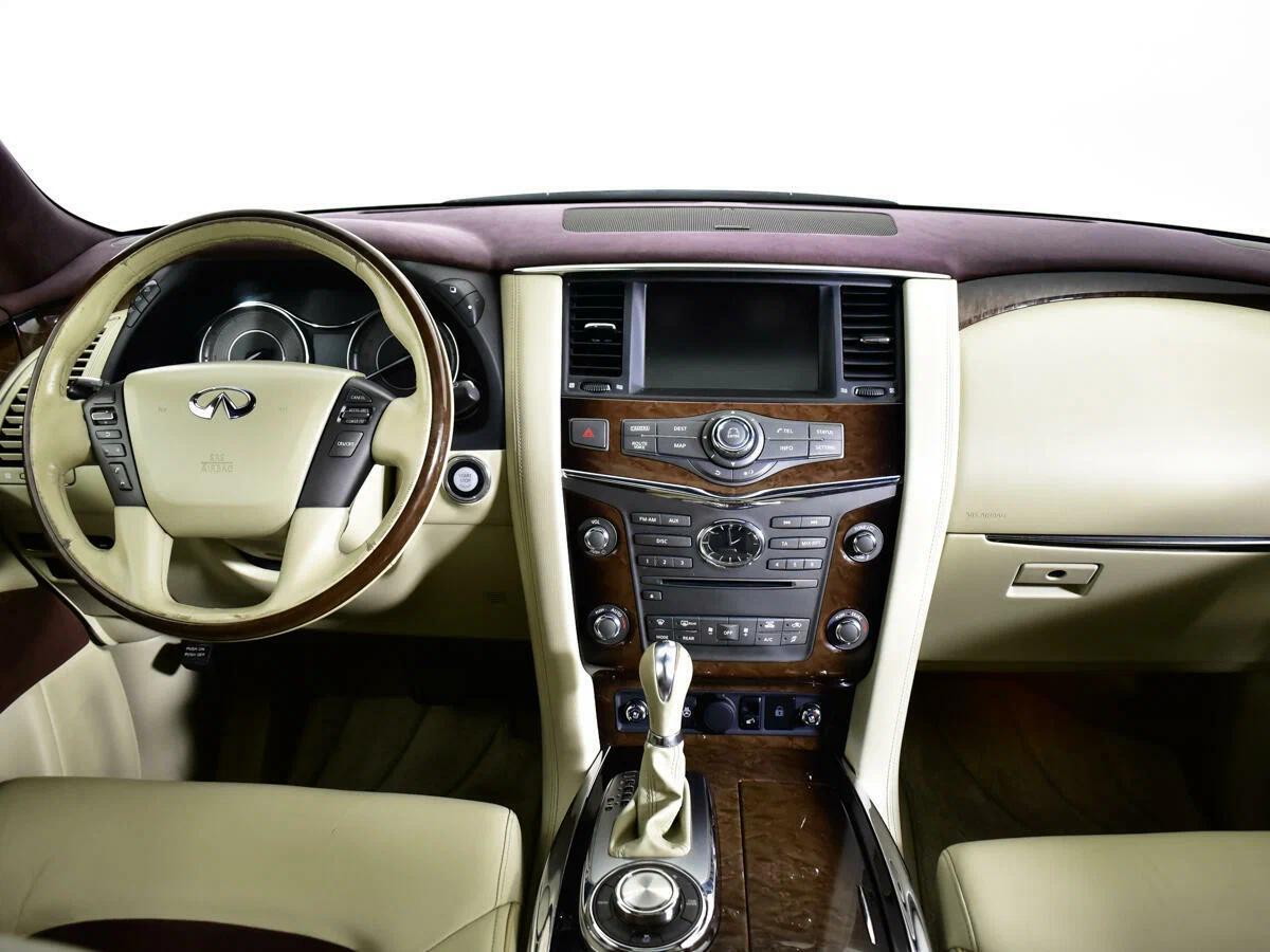 Infiniti QX56 2011, белый